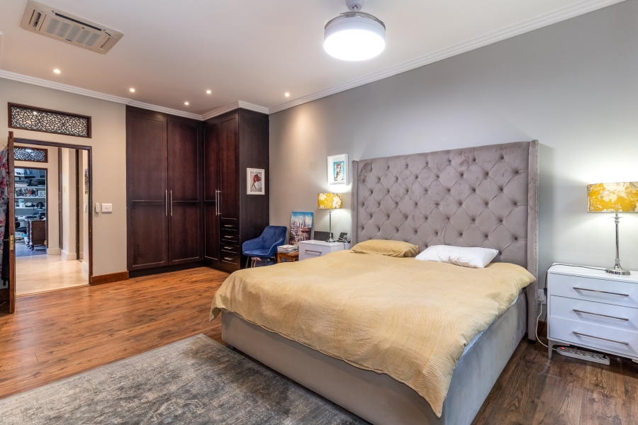 5 Bedroom Property for Sale in Hoog En Droog Western Cape